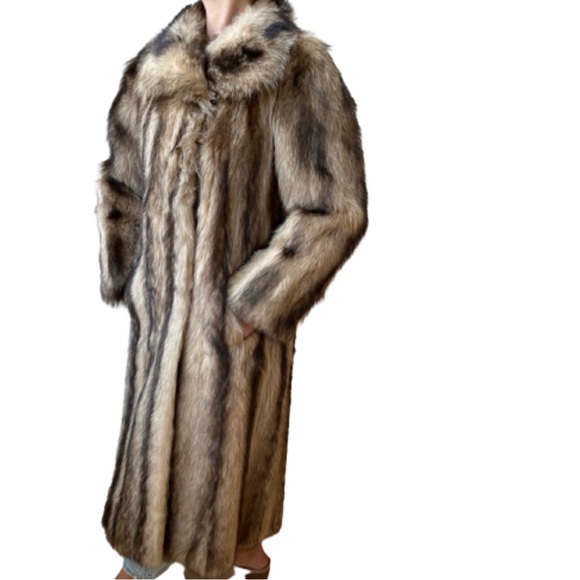 Women’s Vintage Tanuki Racoon Long Fur Coat - Picture 4 of 12